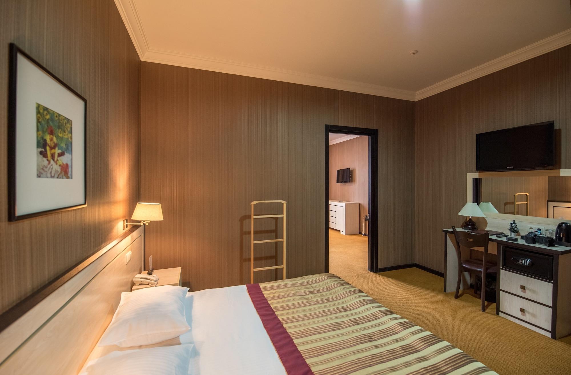 Hotel Rikhe Monika Tbilisi ภายนอก รูปภาพ