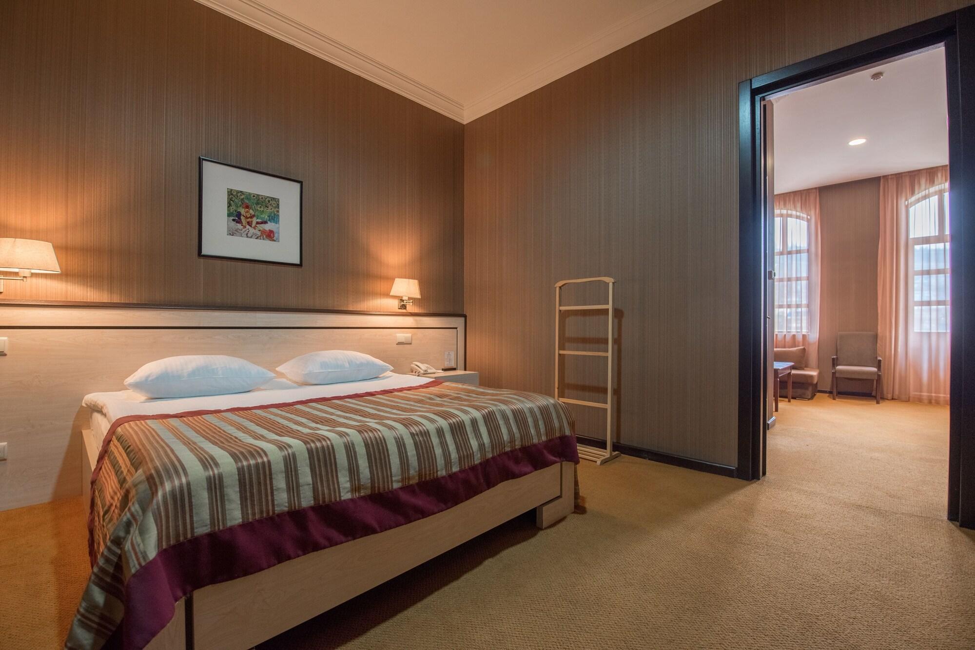 Hotel Rikhe Monika Tbilisi ภายนอก รูปภาพ