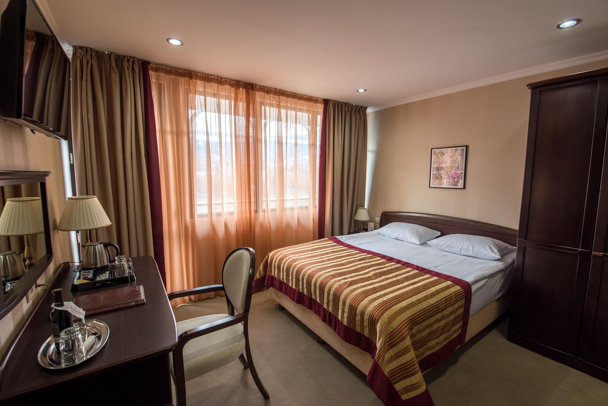 Hotel Rikhe Monika Tbilisi ภายนอก รูปภาพ