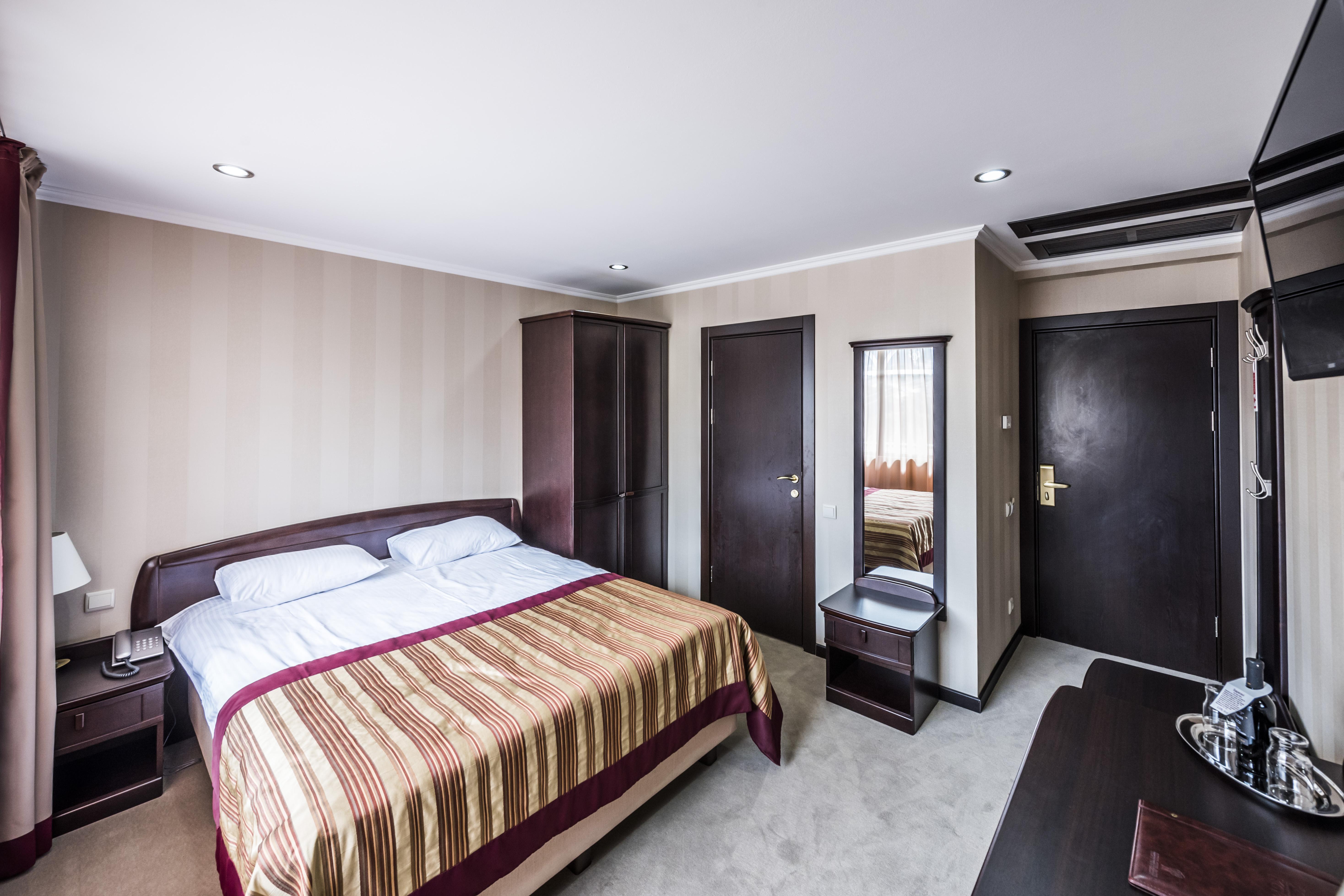 Hotel Rikhe Monika Tbilisi ภายนอก รูปภาพ