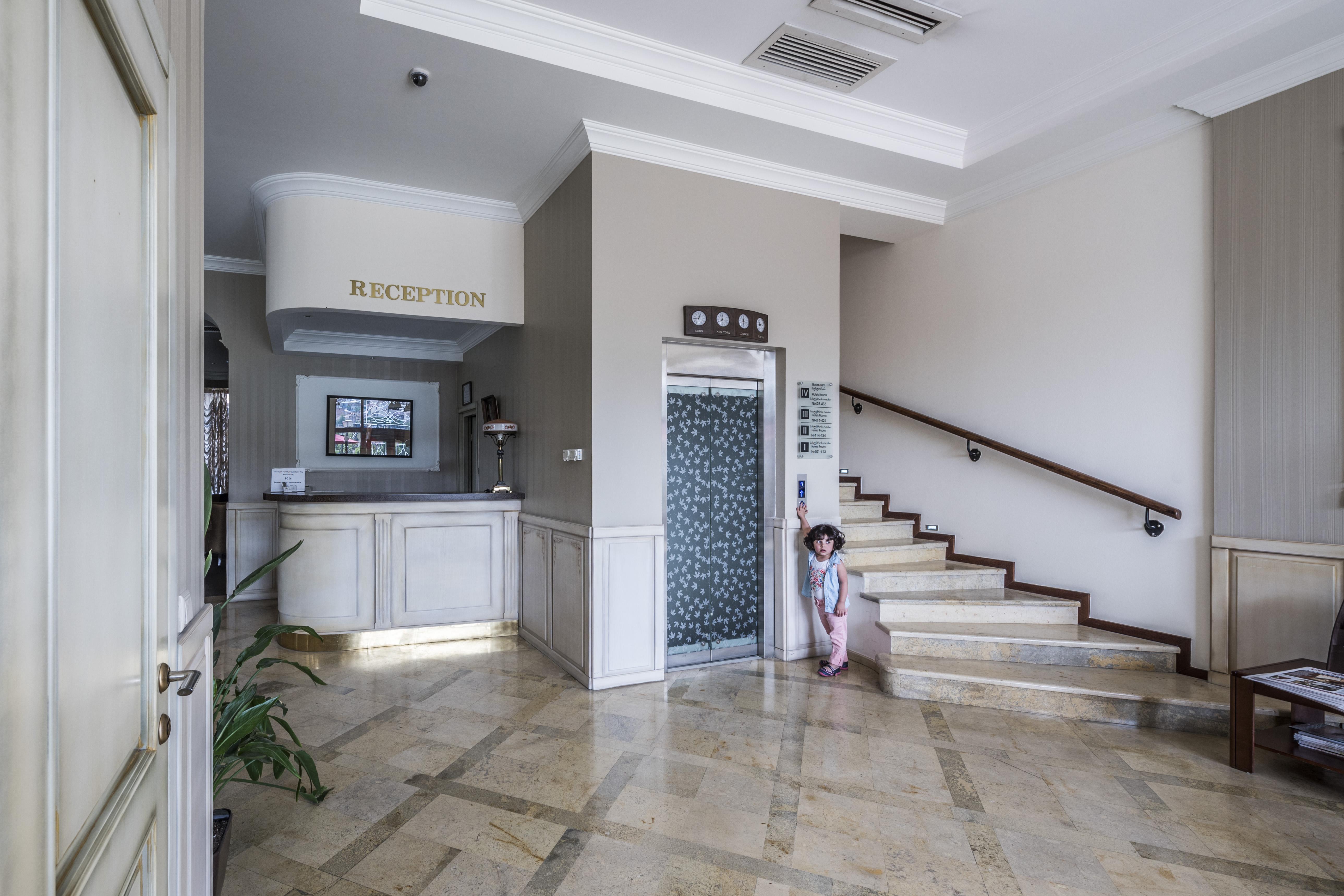 Hotel Rikhe Monika Tbilisi ภายนอก รูปภาพ