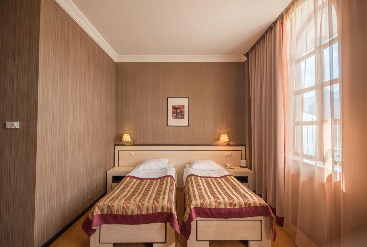 Hotel Rikhe Monika Tbilisi ภายนอก รูปภาพ