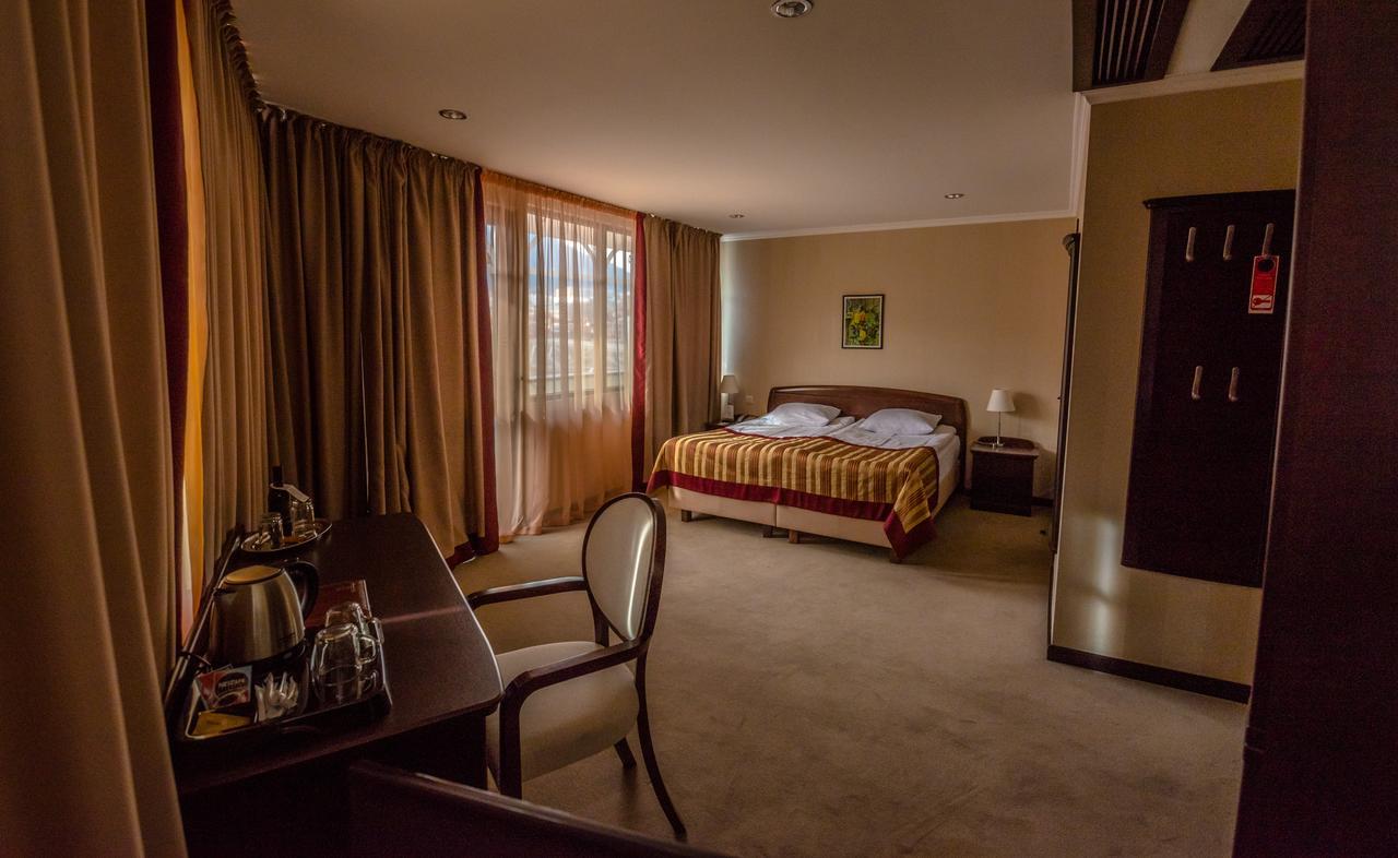 Hotel Rikhe Monika Tbilisi ภายนอก รูปภาพ