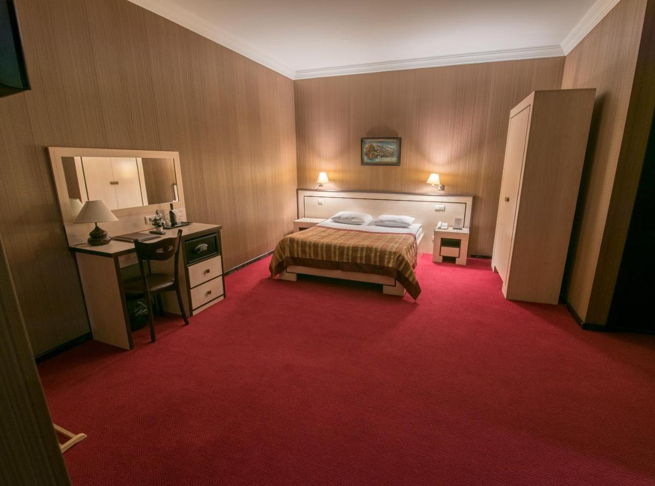 Hotel Rikhe Monika Tbilisi ภายนอก รูปภาพ