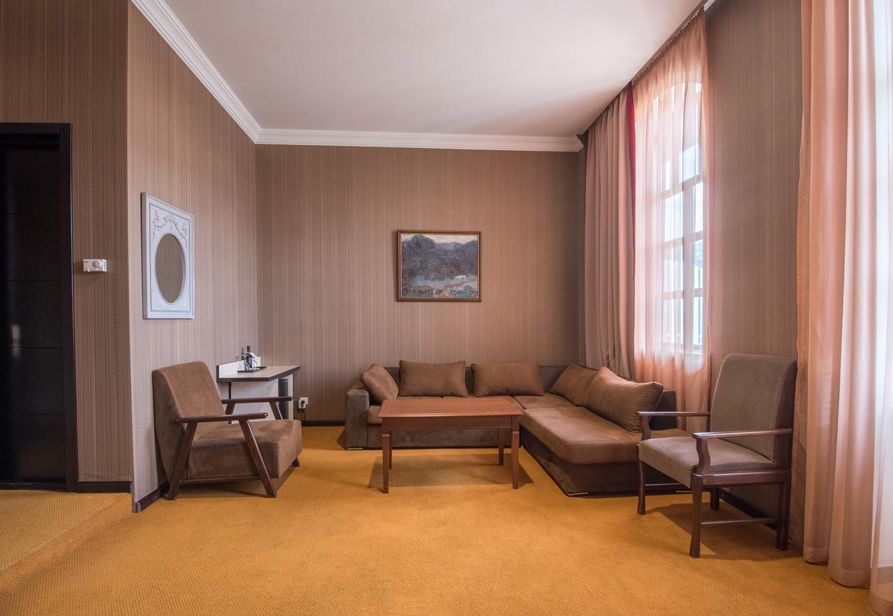 Hotel Rikhe Monika Tbilisi ภายนอก รูปภาพ
