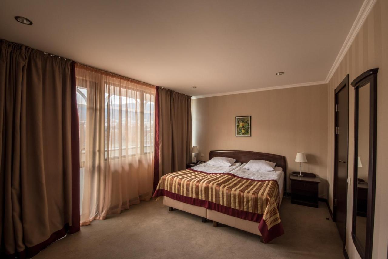 Hotel Rikhe Monika Tbilisi ภายนอก รูปภาพ
