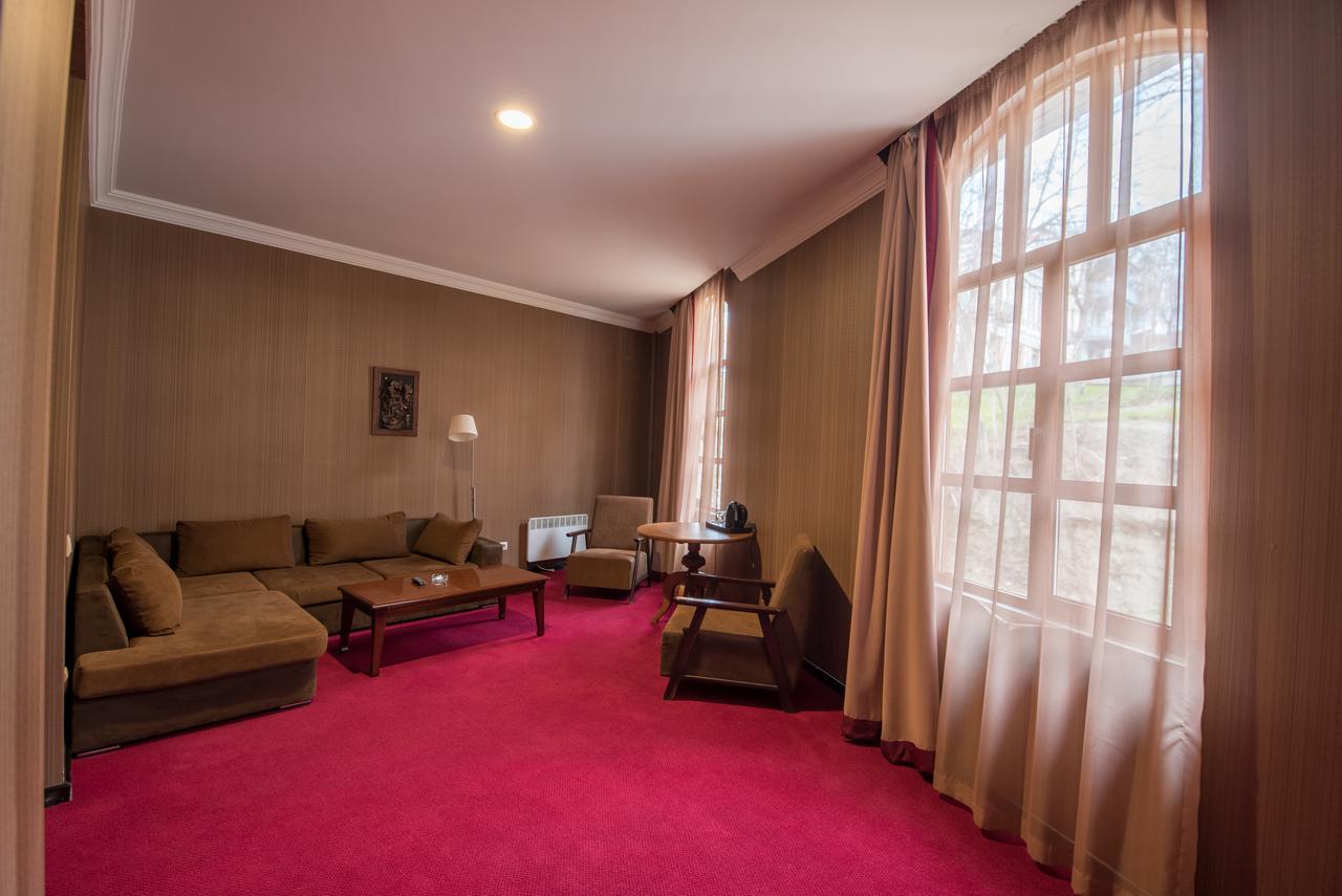 Hotel Rikhe Monika Tbilisi ภายนอก รูปภาพ